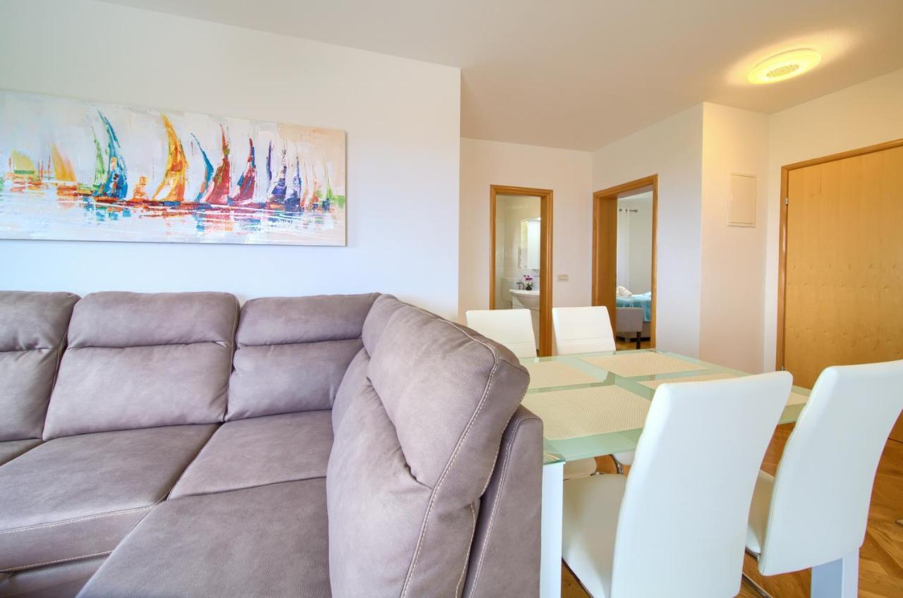 Apartment Jadran Malinska Exterior photo